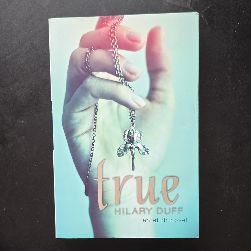 Hilary Duff Elixir, True & Devoted Book Set - Picture 3 of 4